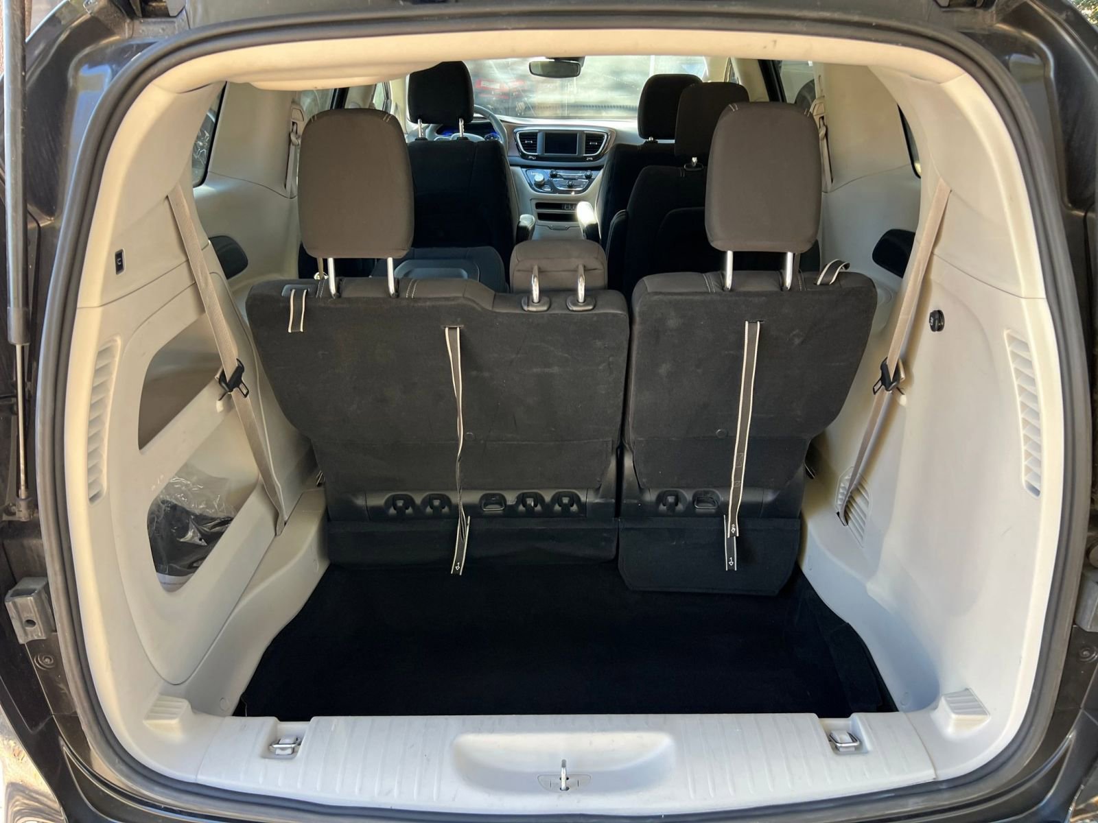 Thumbnail: 2024 Chrysler Voyager - 34