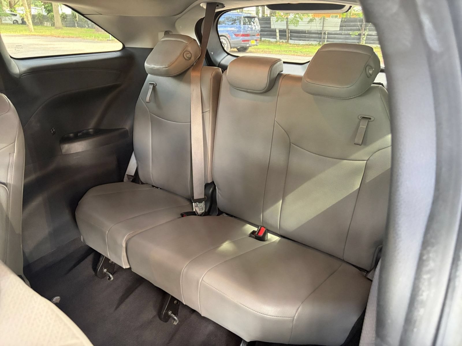 Thumbnail: 2025 Toyota Sienna - 27