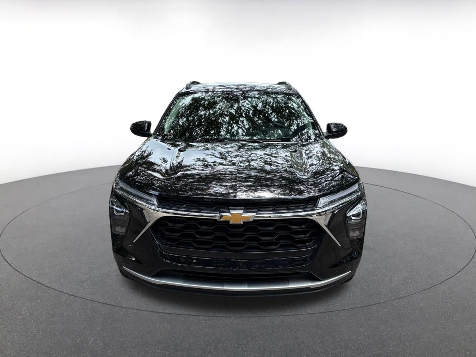 Thumbnail: 2025 Chevrolet Trax - 2