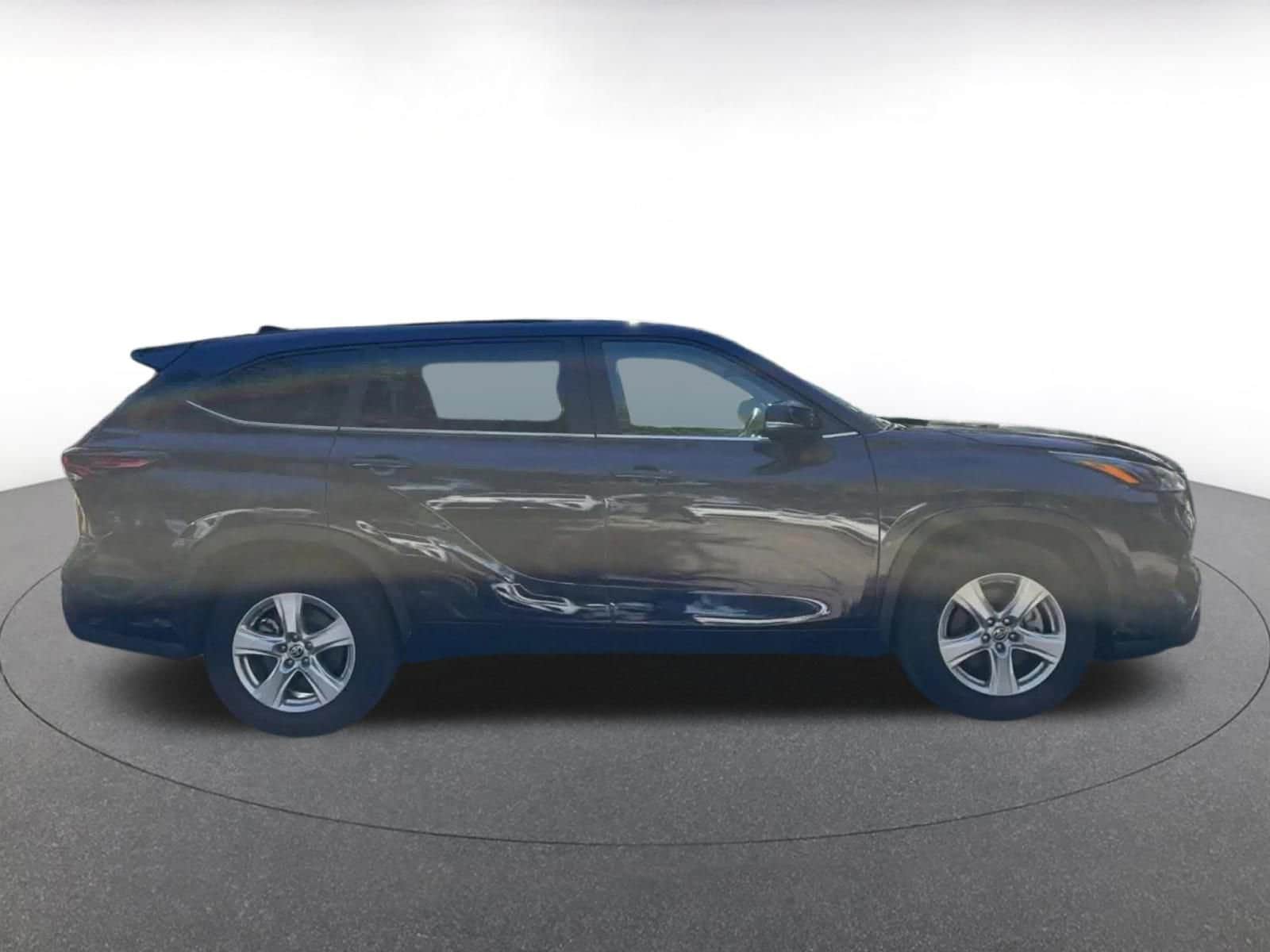 Thumbnail: 2025 Toyota Highlander - 16