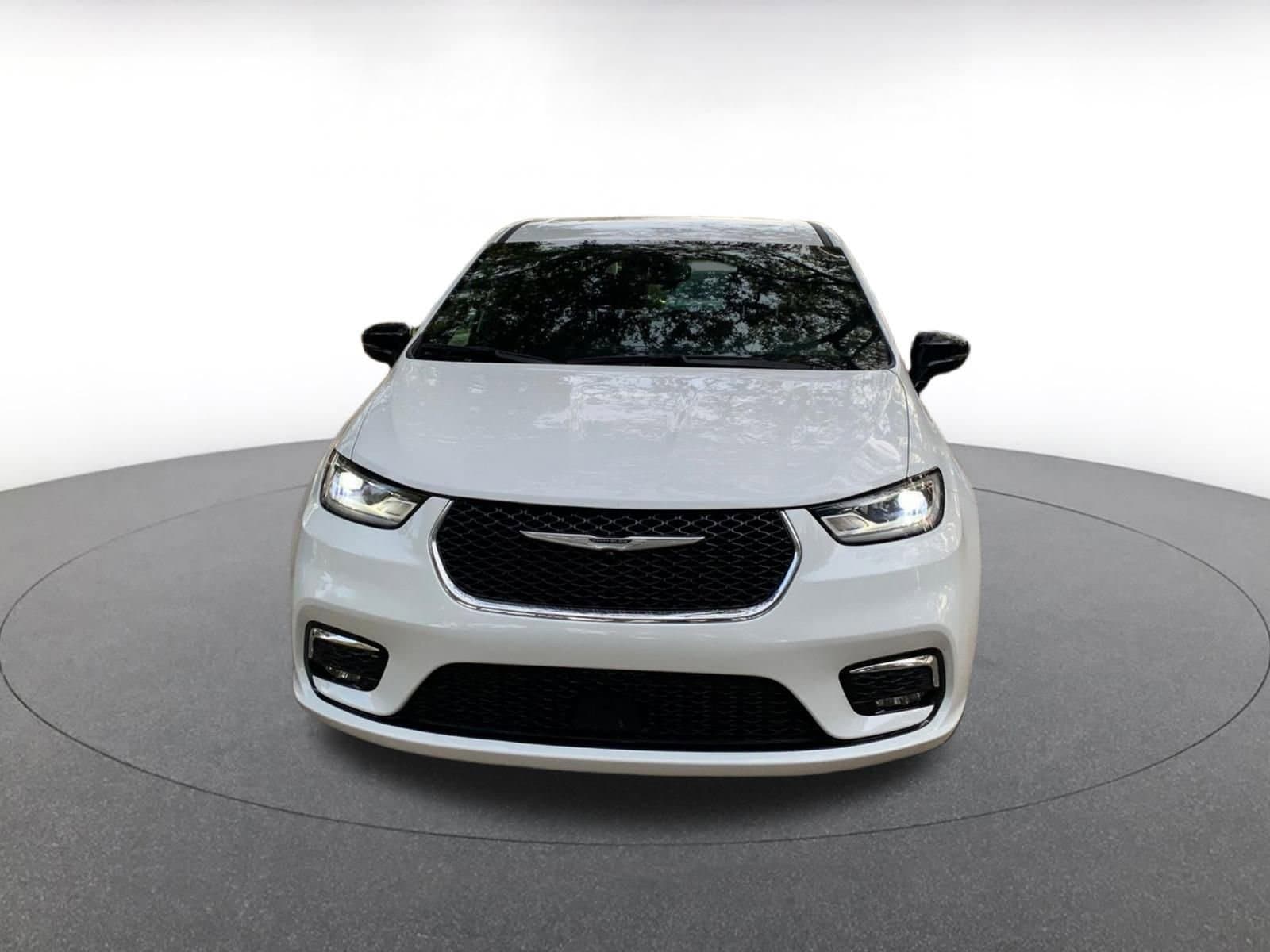 Thumbnail: 2025 Chrysler Pacifica - 2