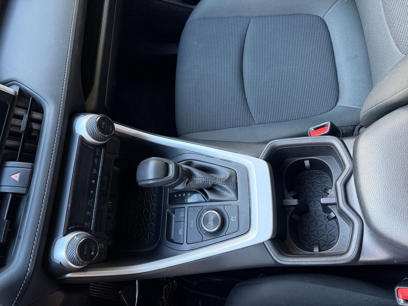 Thumbnail: 2025 Toyota RAV4 - 35