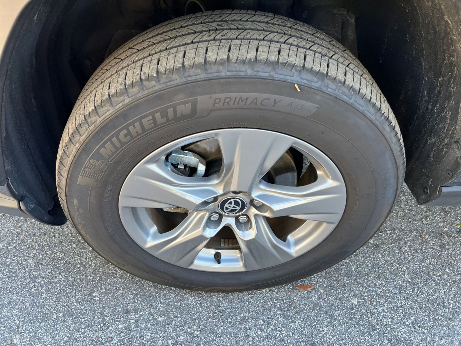 Thumbnail: 2025 Toyota RAV4 - 23