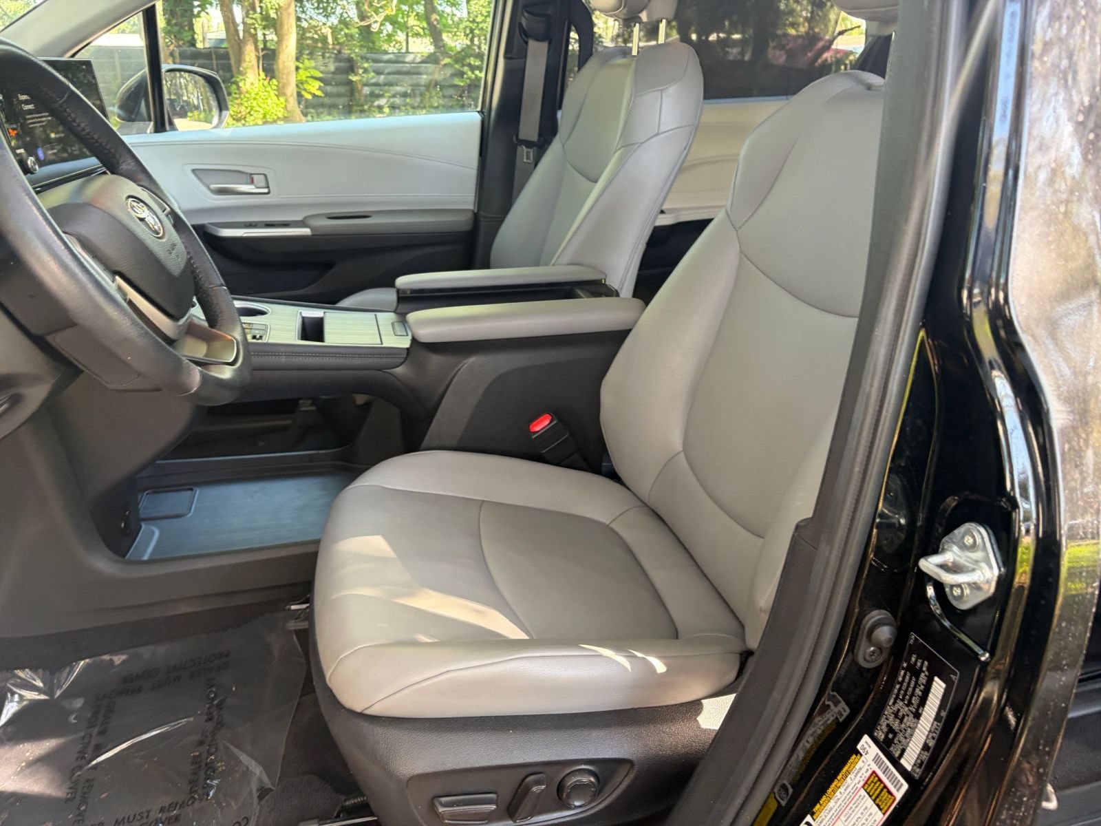 Thumbnail: 2025 Toyota Sienna - 28