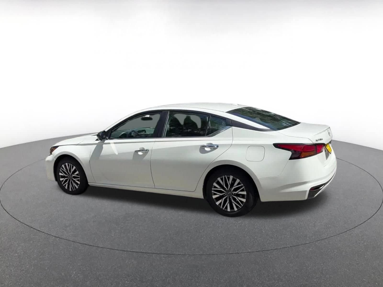Thumbnail: 2025 Nissan Altima - 8