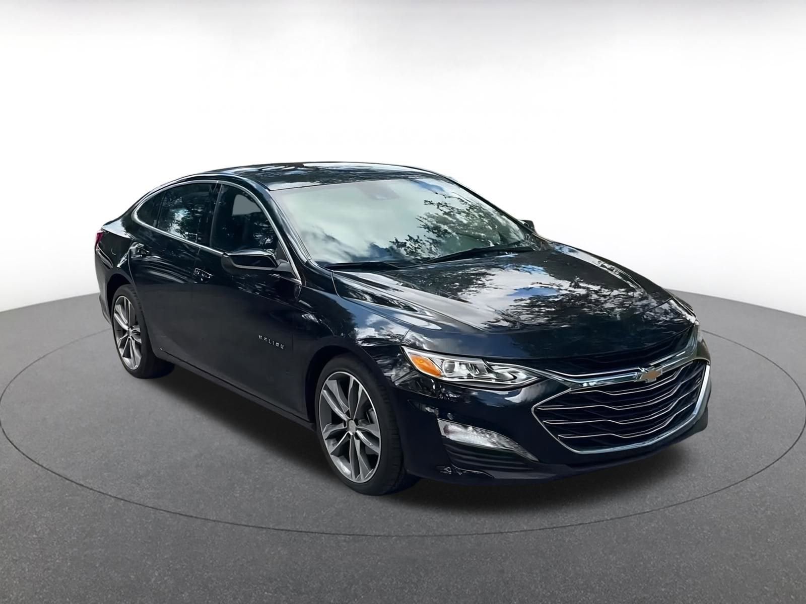 Thumbnail: 2024 Chevrolet Malibu - 3