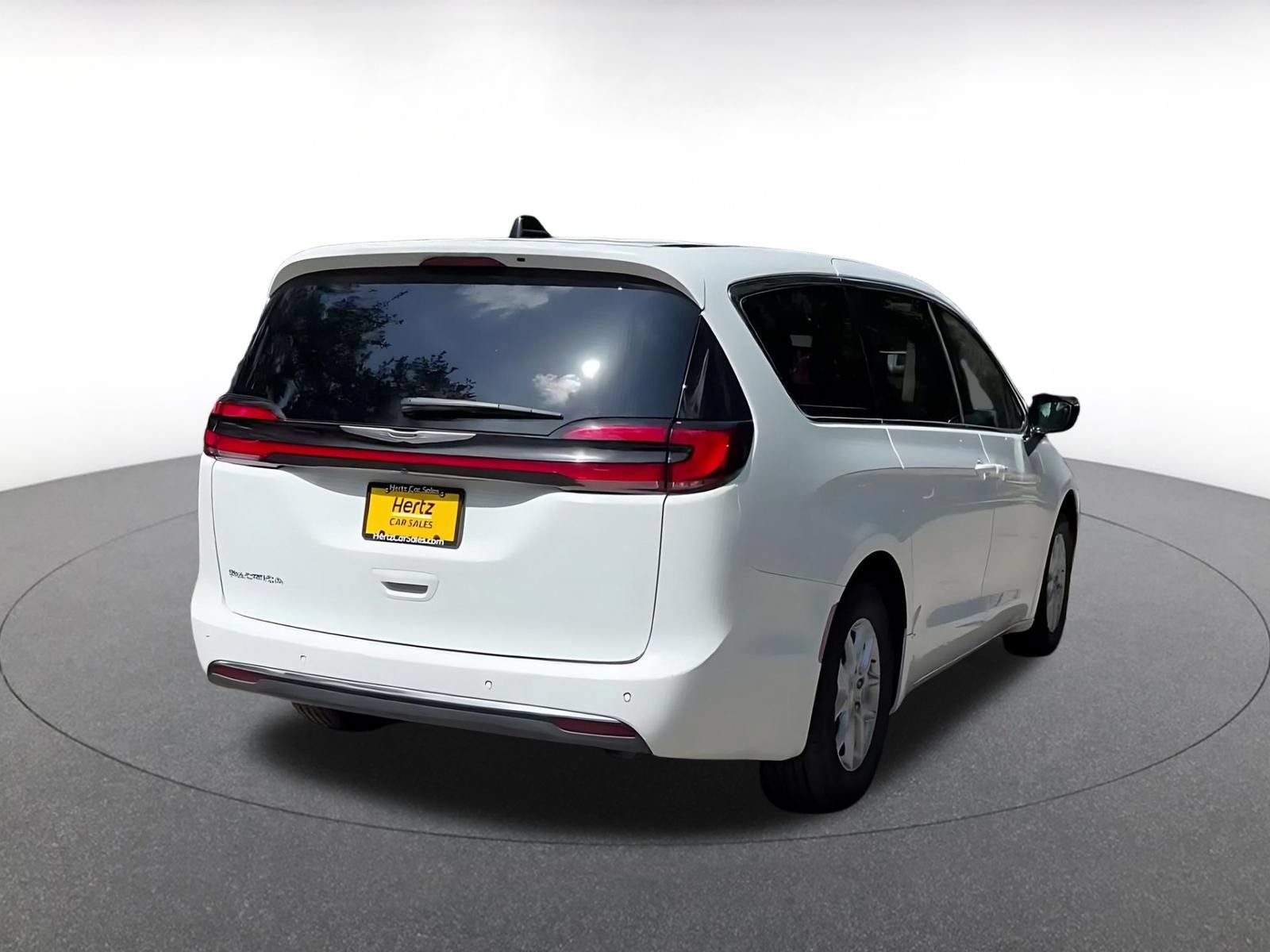 Thumbnail: 2025 Chrysler Pacifica - 15