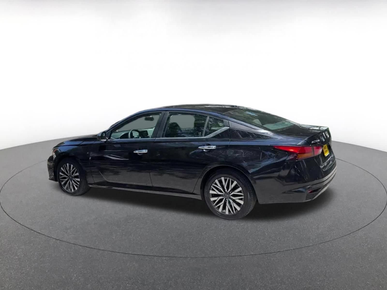 Thumbnail: 2025 Nissan Altima - 10