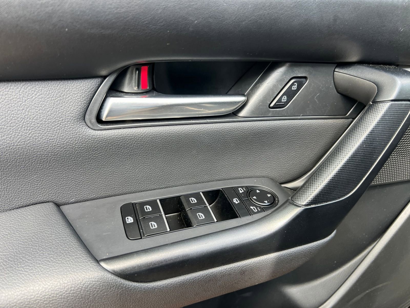 Thumbnail: 2025 Mazda CX-50 - 18