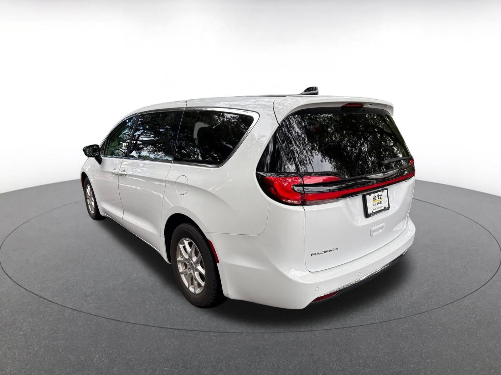 Thumbnail: 2024 Chrysler Pacifica - 5