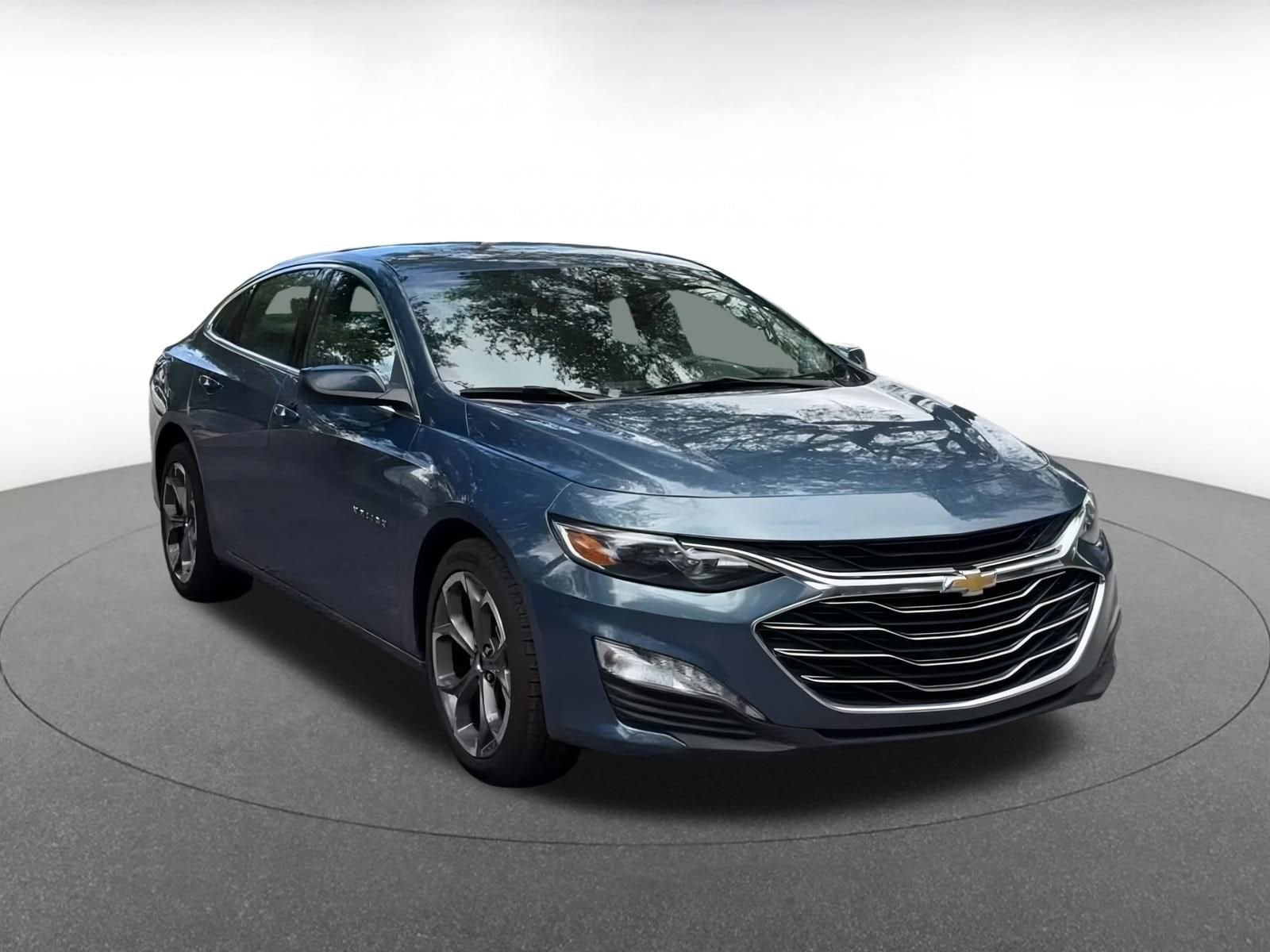 Thumbnail: 2024 Chevrolet Malibu - 3