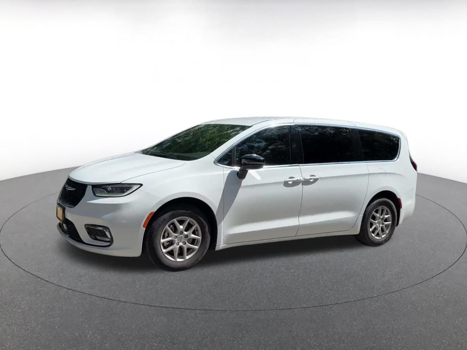 Thumbnail: 2025 Chrysler Pacifica - 8