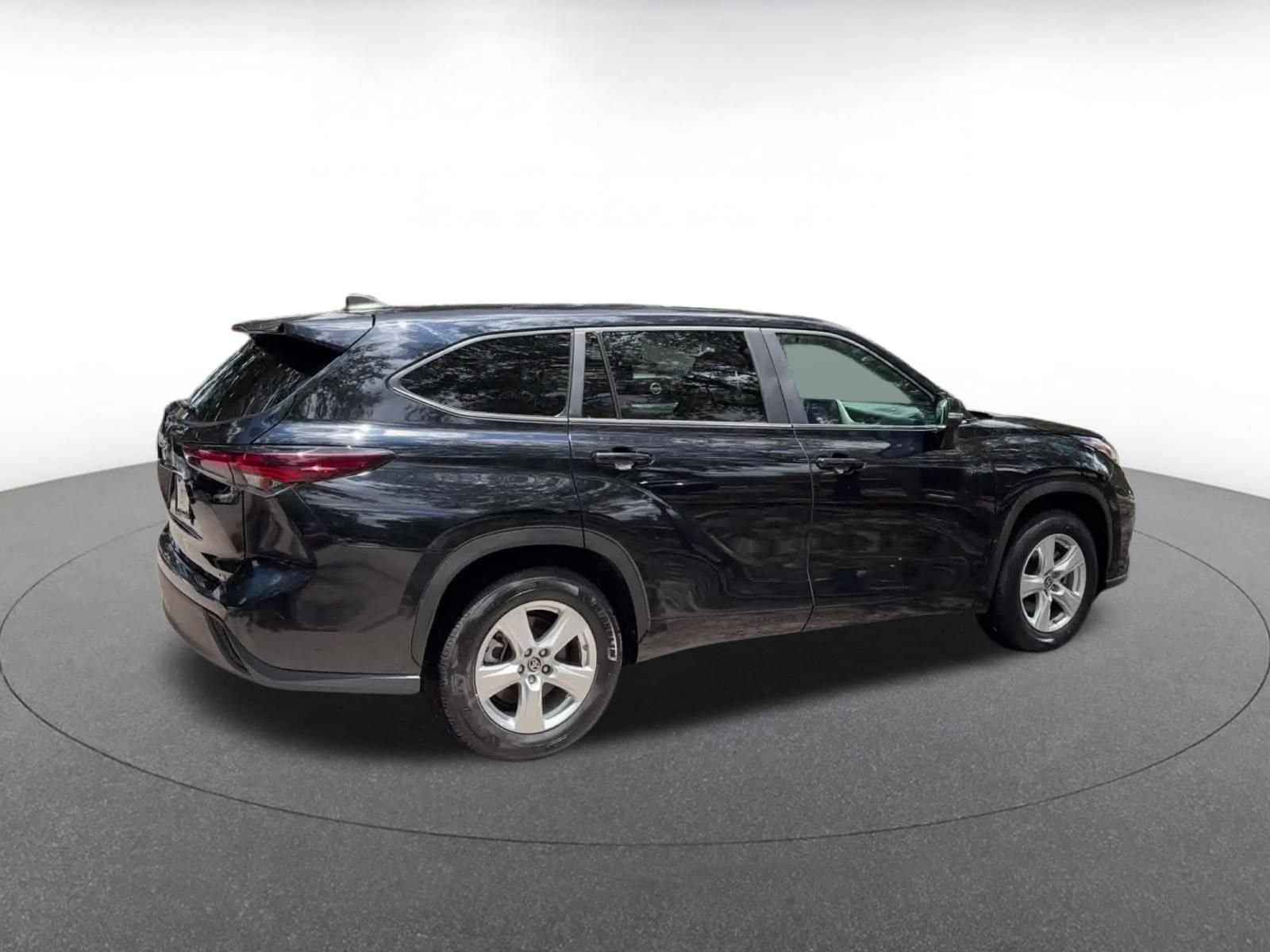Thumbnail: 2025 Toyota Highlander - 15