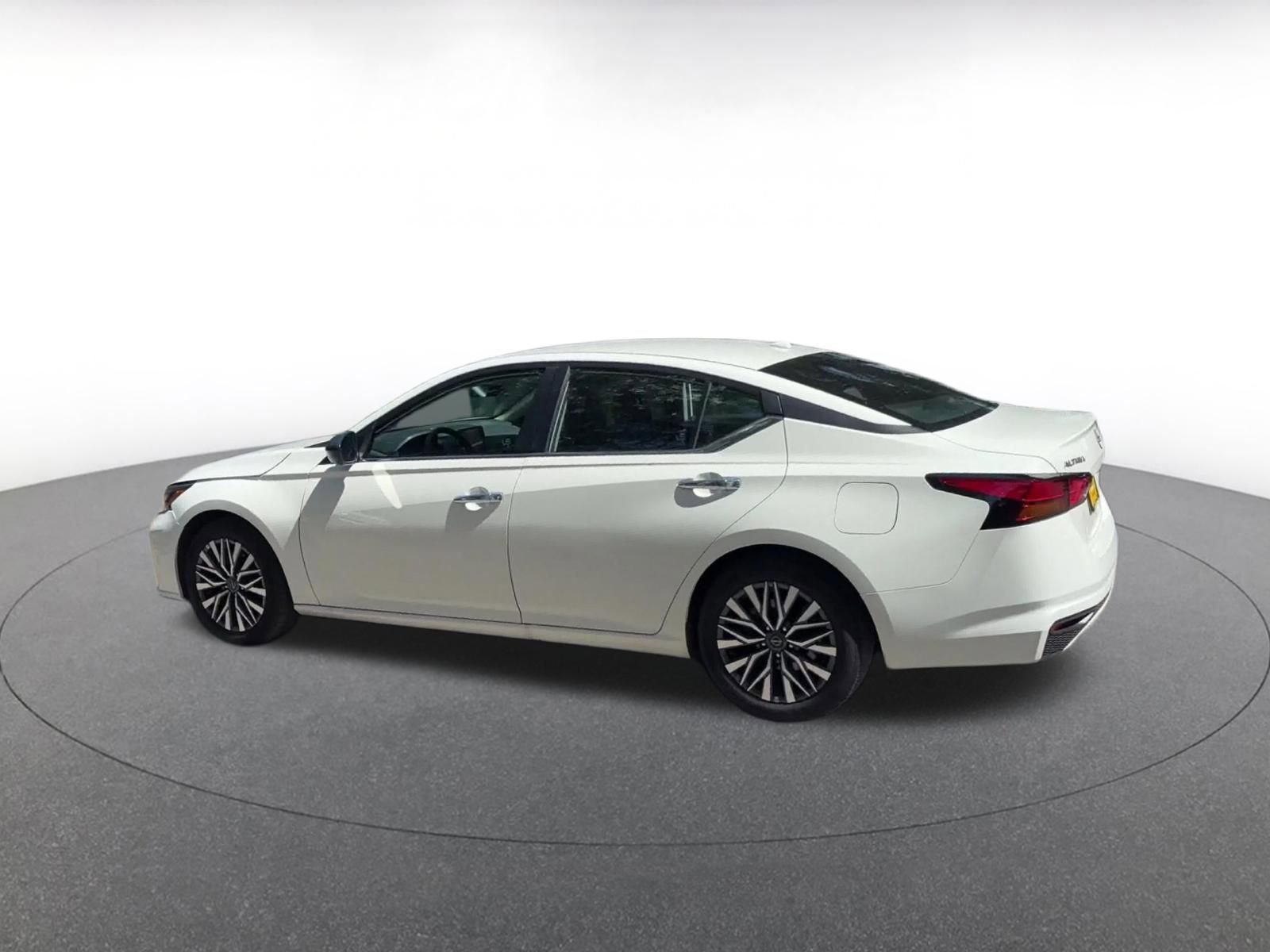 Thumbnail: 2025 Nissan Altima - 10