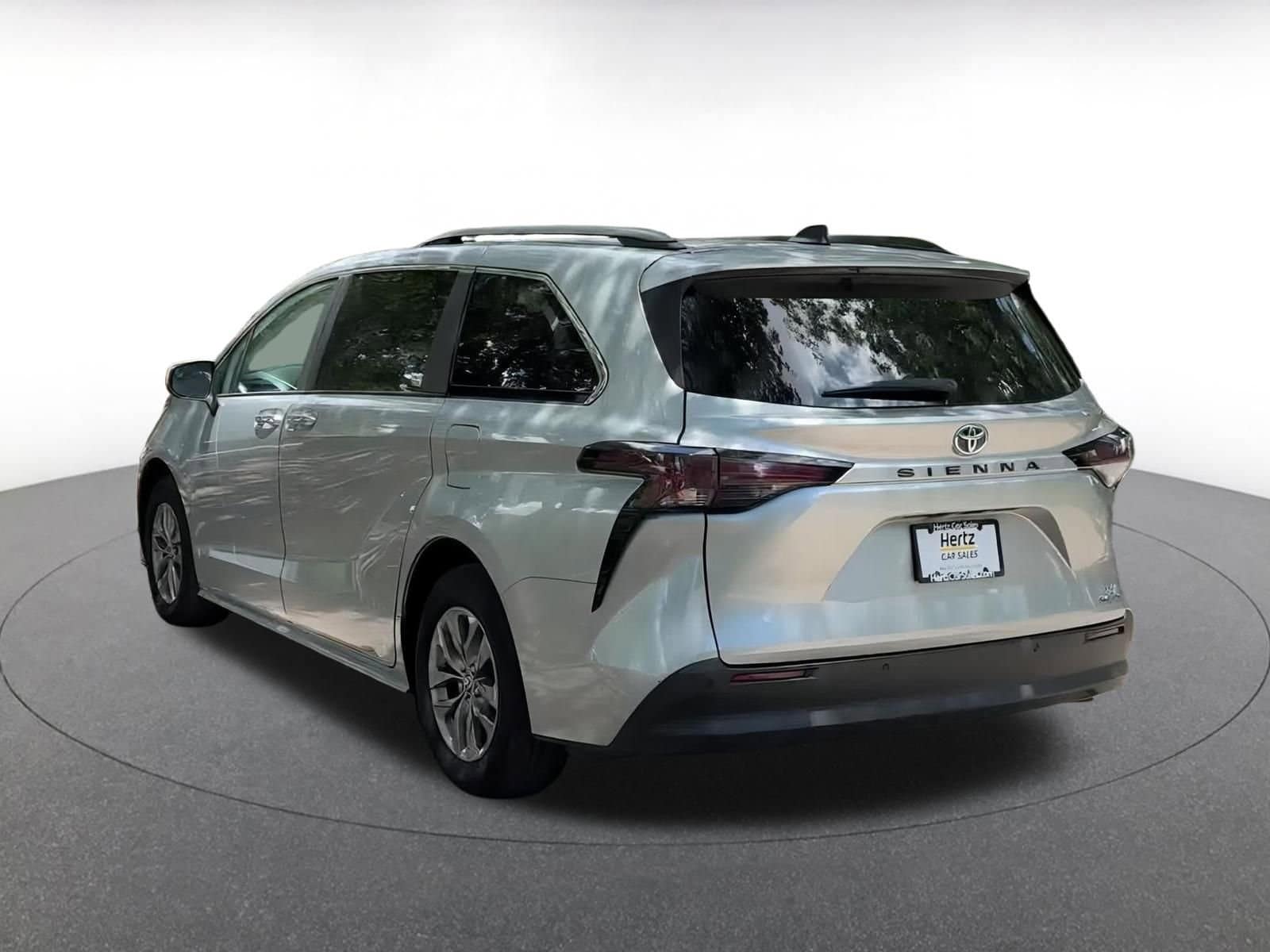 Thumbnail: 2023 Toyota Sienna - 11