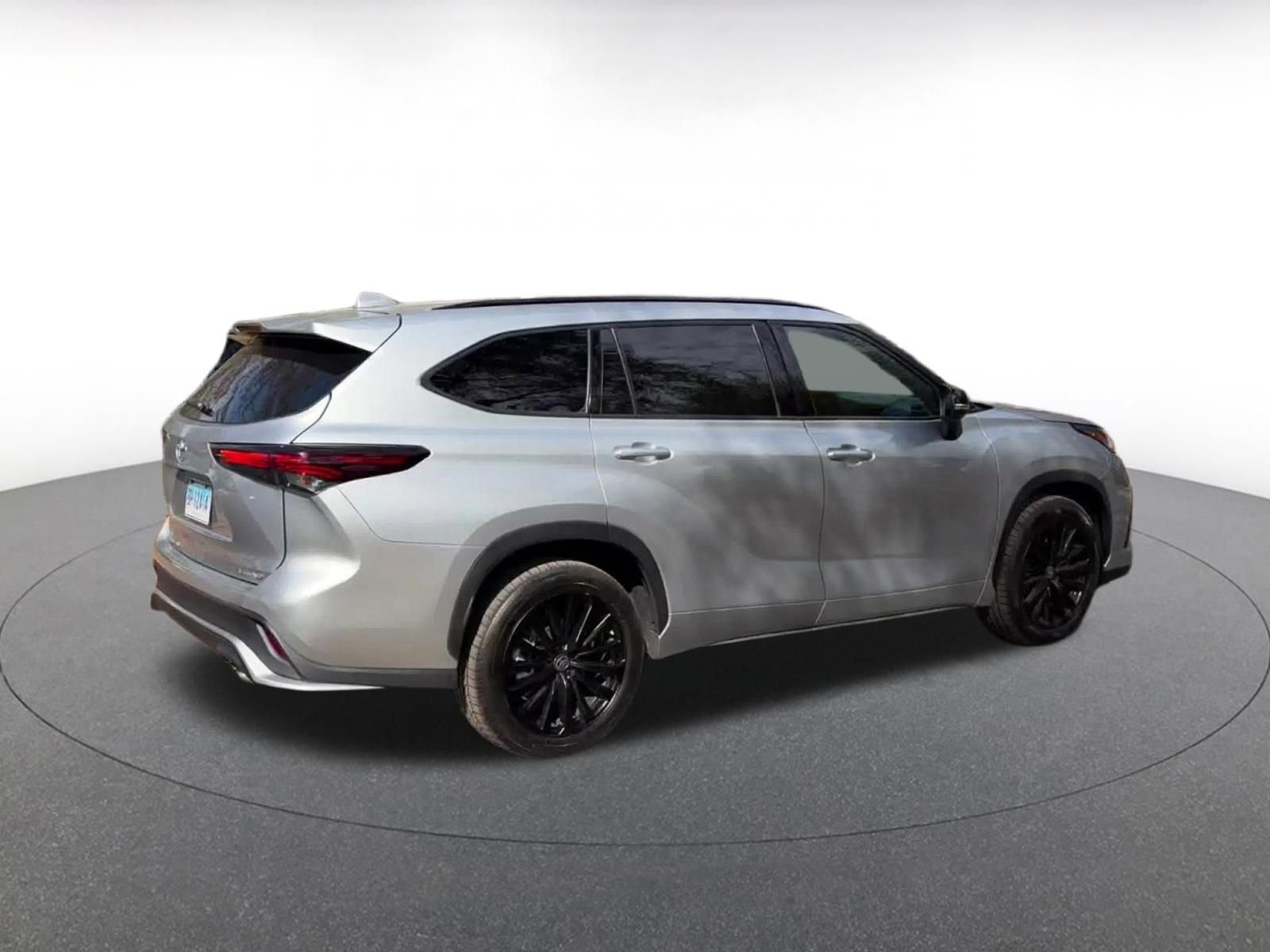 Thumbnail: 2024 Toyota Highlander - 15