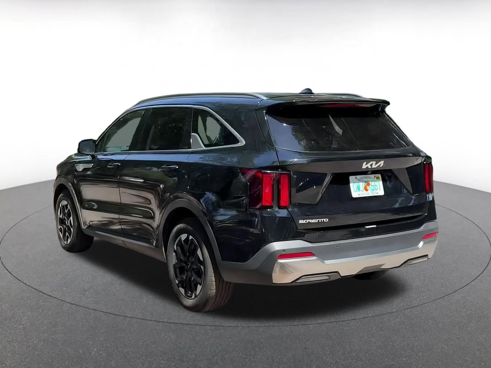 2024 Kia Sorento S 11