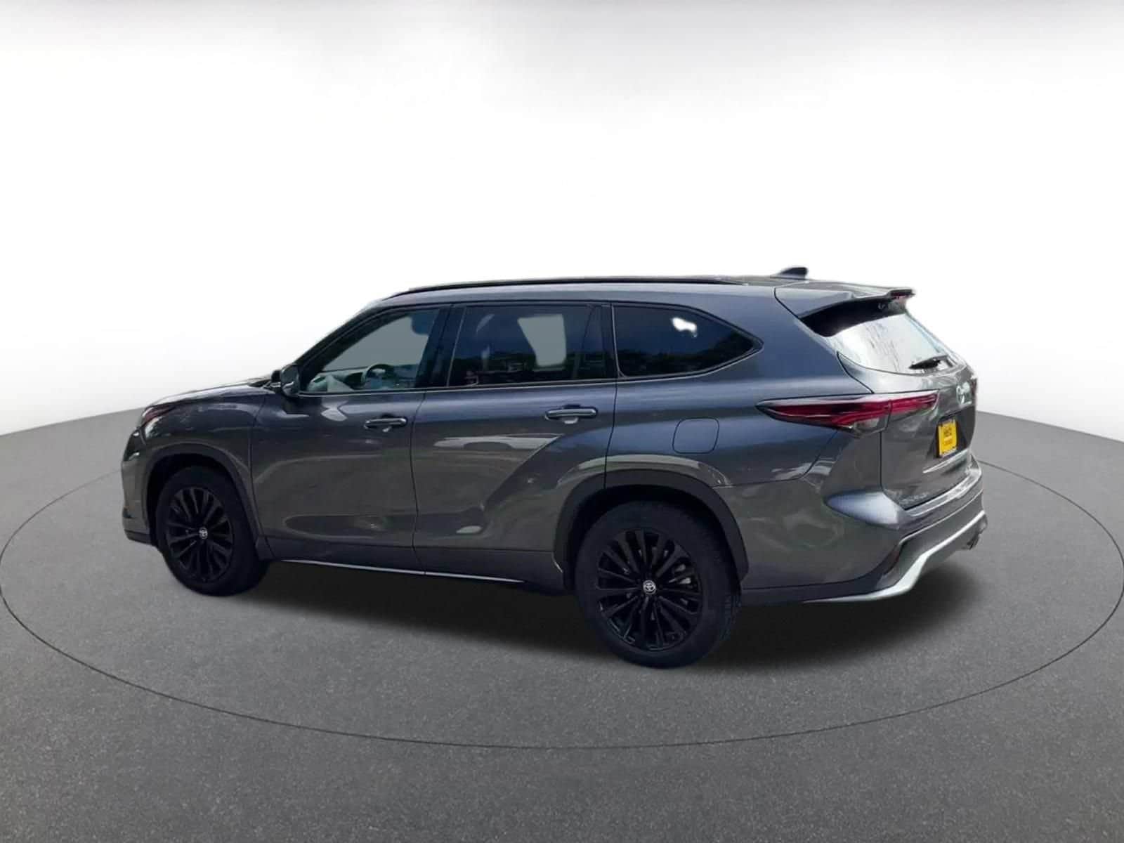 Thumbnail: 2025 Toyota Highlander - 9