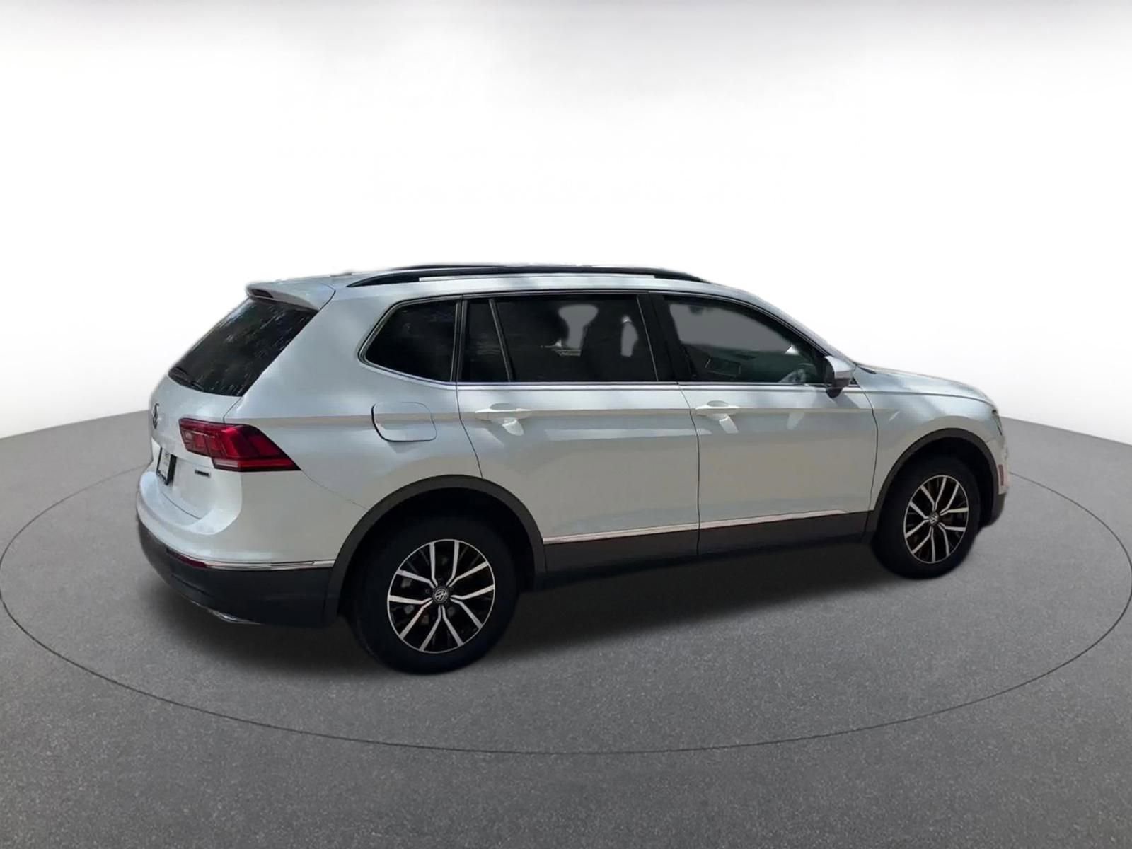 Thumbnail: 2021 Volkswagen Tiguan - 15