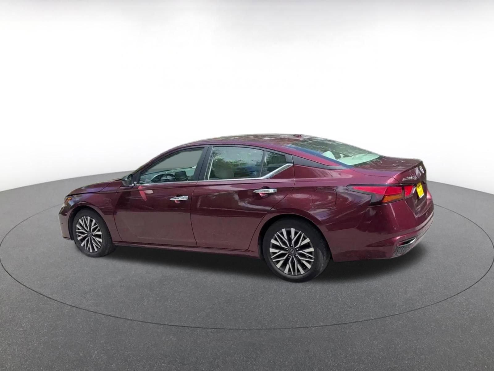 Thumbnail: 2025 Nissan Altima - 10