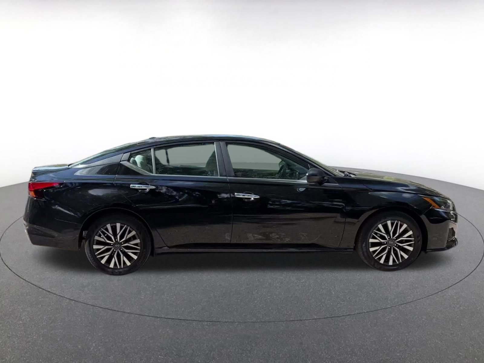 Thumbnail: 2025 Nissan Altima - 16