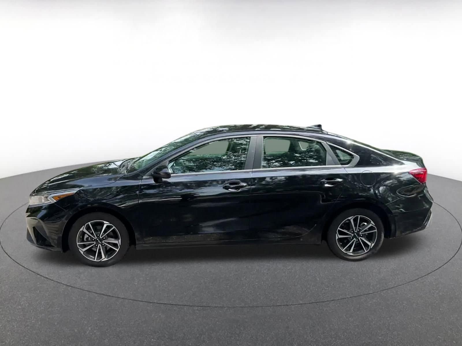 Thumbnail: 2024 Kia Forte - 8