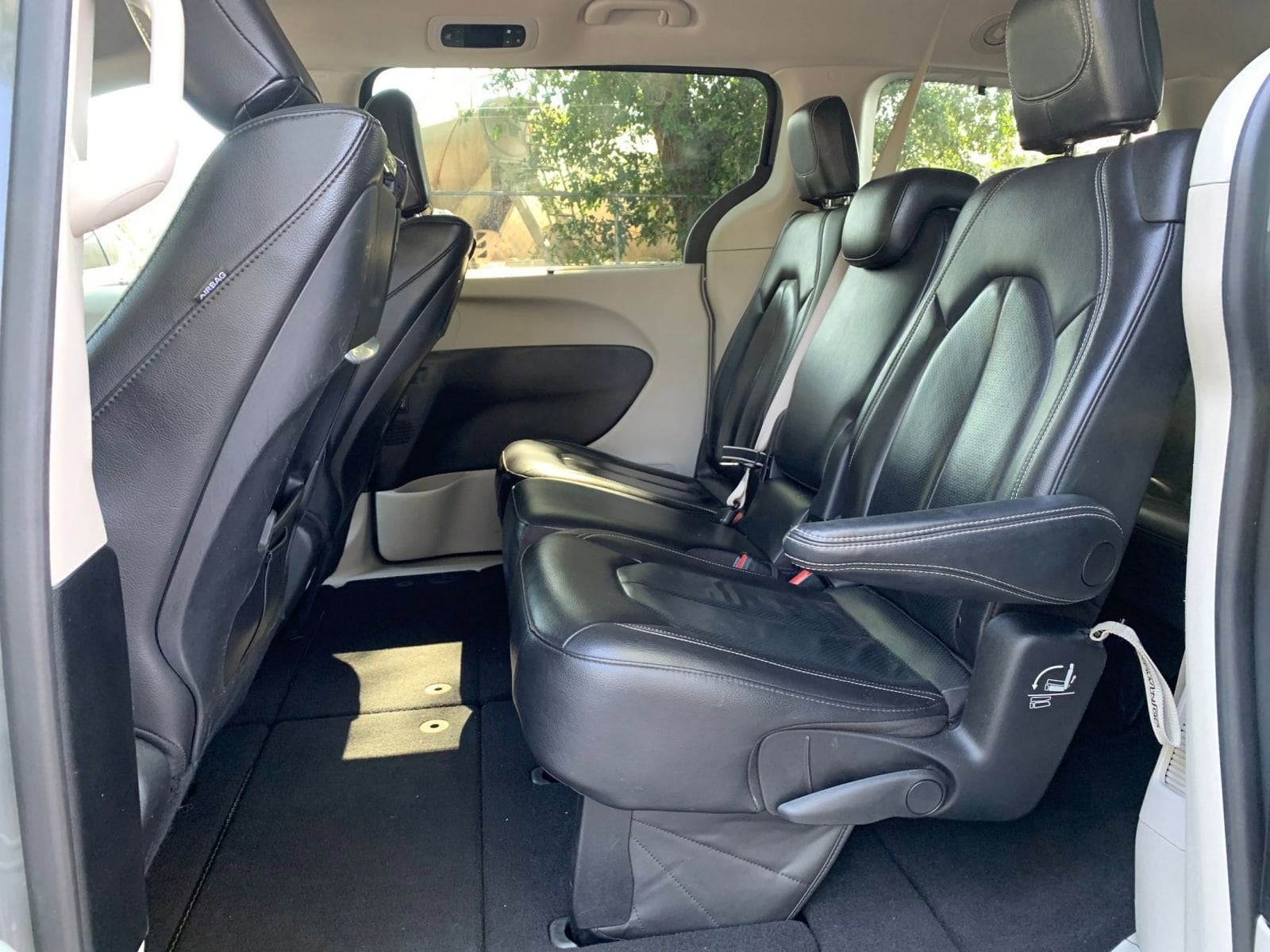 Thumbnail: 2022 Chrysler Pacifica - 20