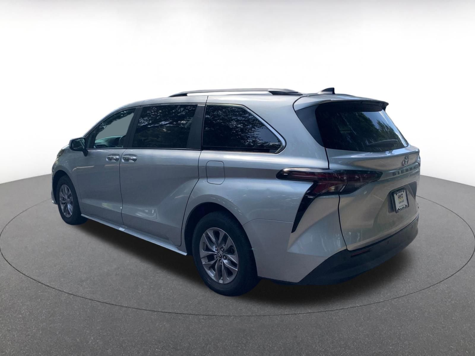 2023 Toyota Sienna XLE 11