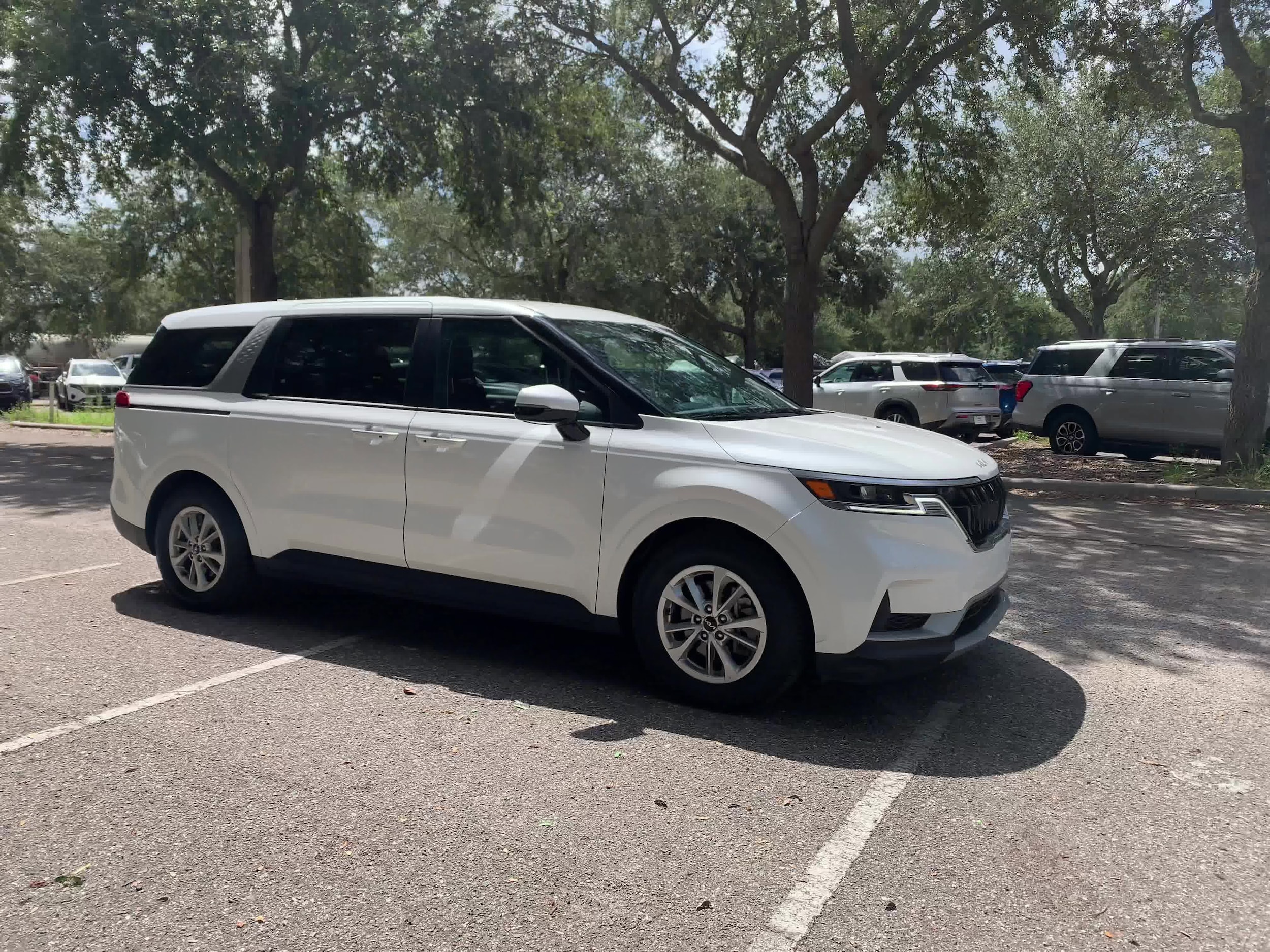 2023 Kia Carnival LX 2