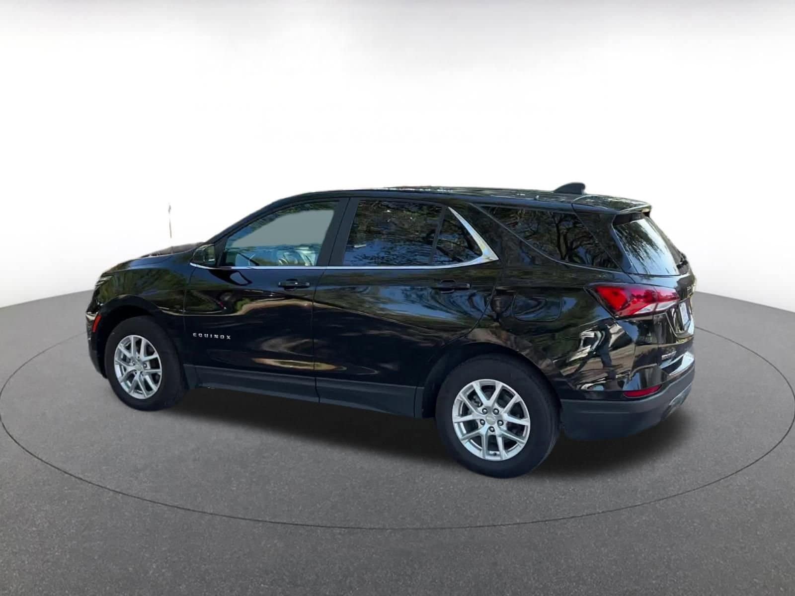 Thumbnail: 2023 Chevrolet Equinox - 10