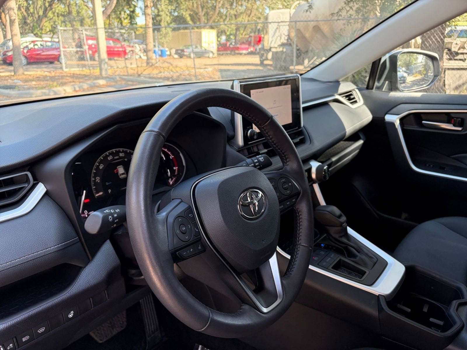 Thumbnail: 2025 Toyota RAV4 - 28