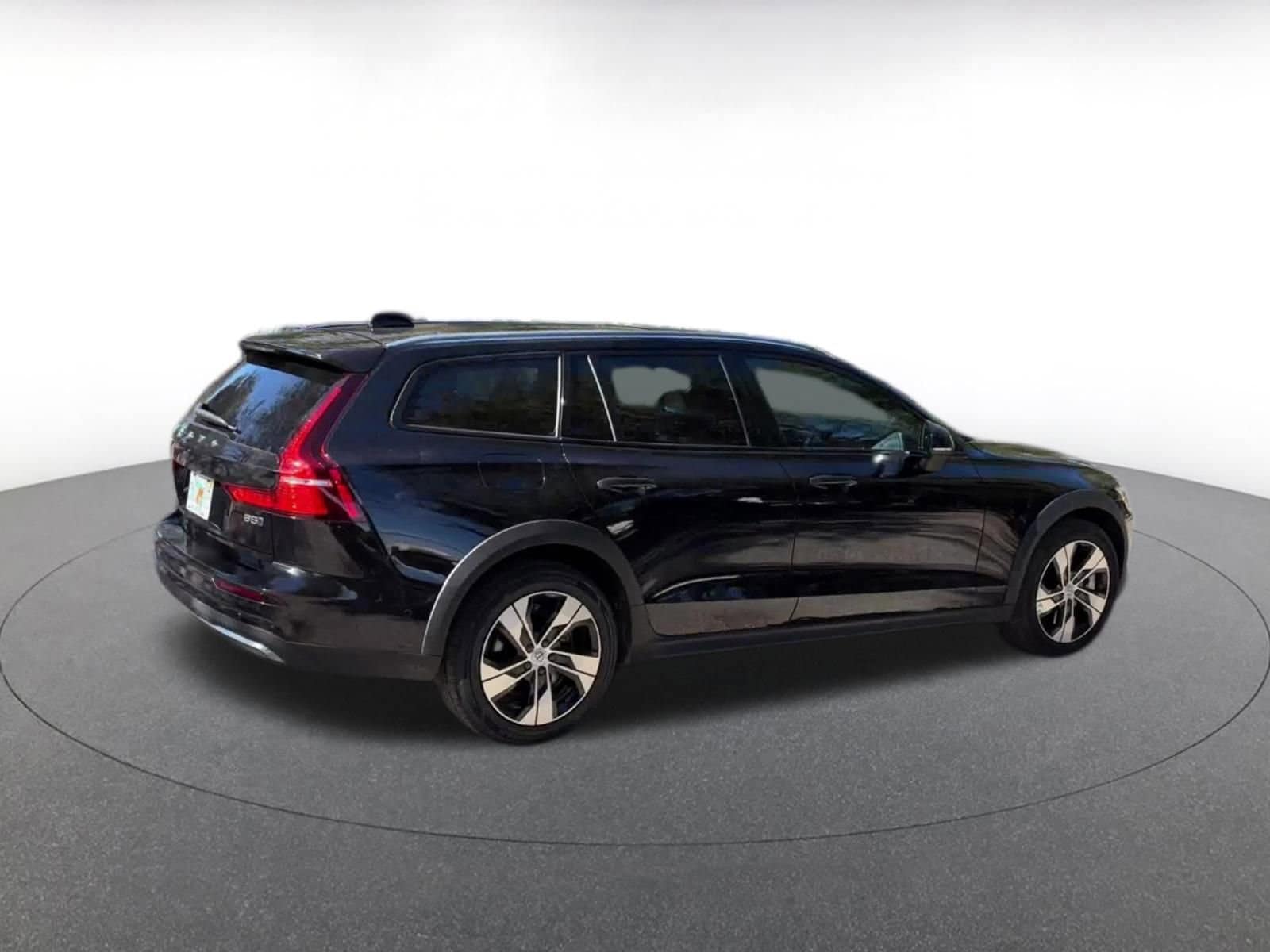 Thumbnail: 2025 Volvo S60 - 15