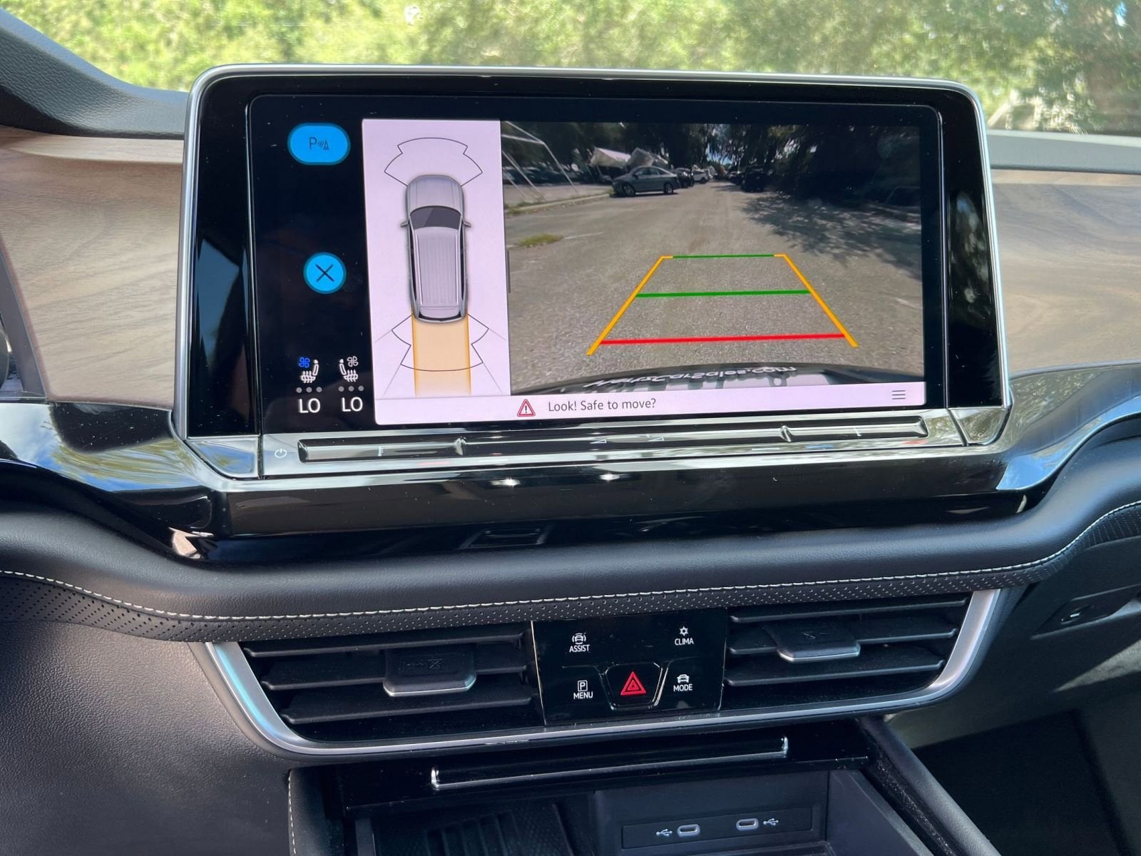 Thumbnail: 2025 Volkswagen Atlas - 17