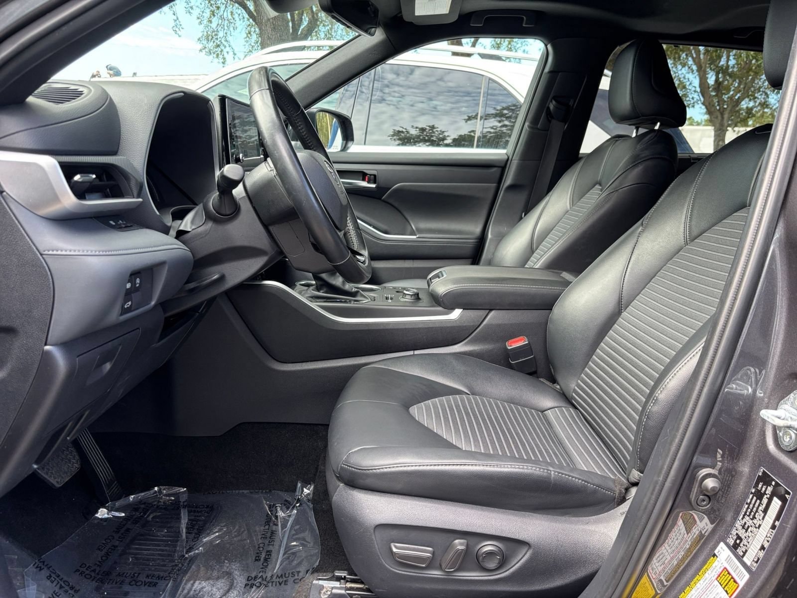 Thumbnail: 2025 Toyota Highlander - 27