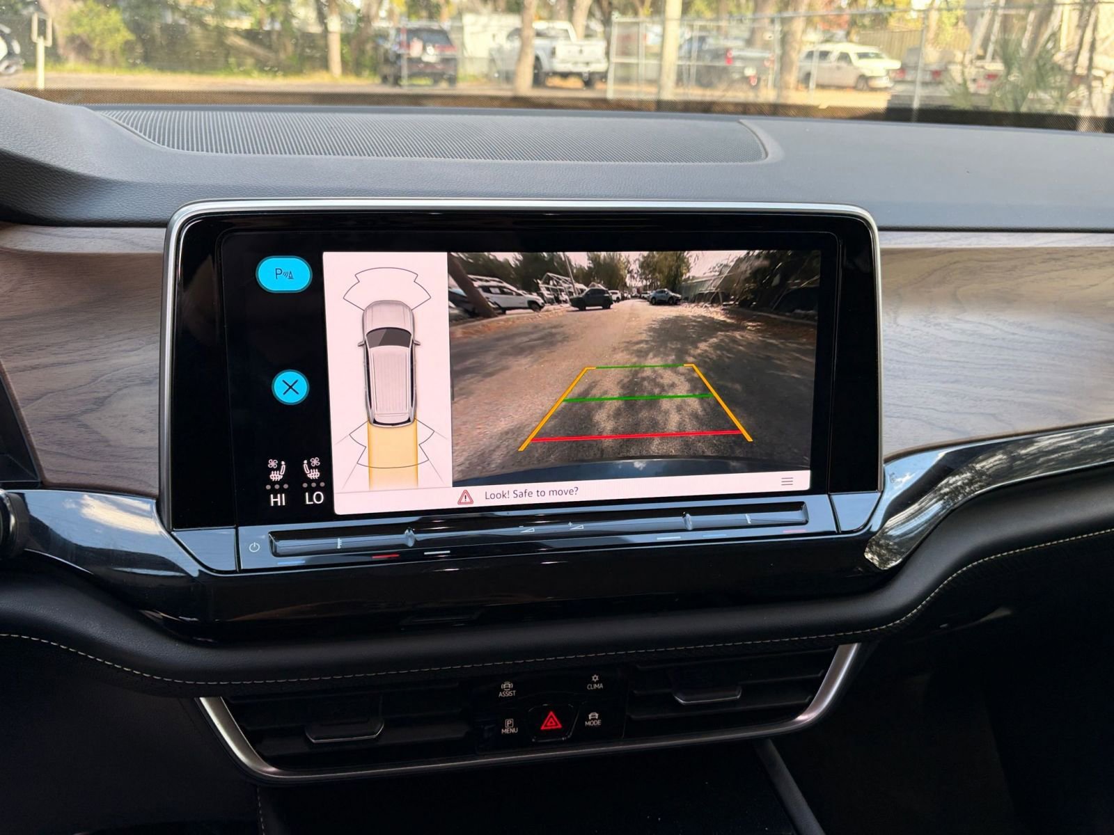 Thumbnail: 2025 Volkswagen Atlas - 18