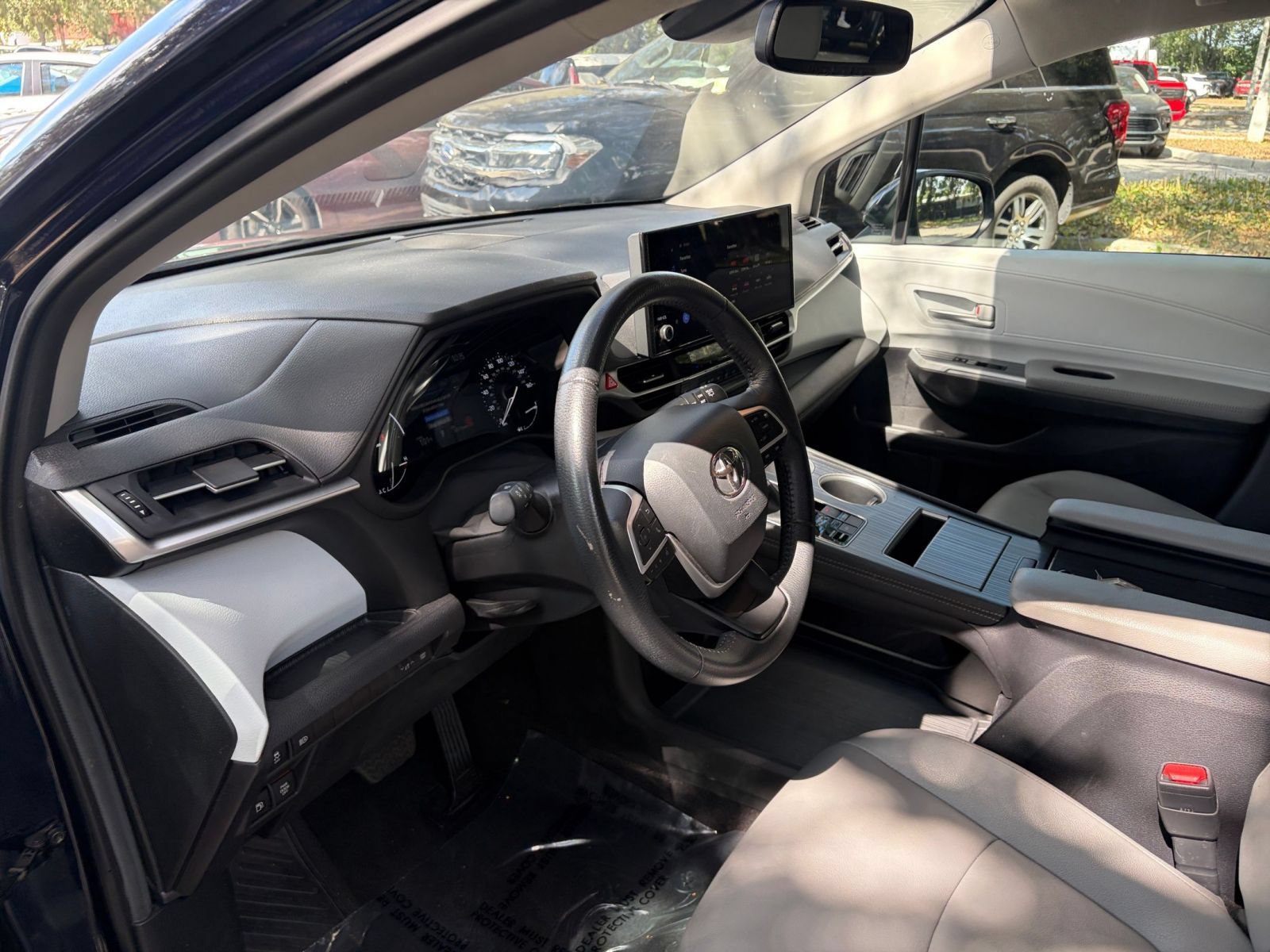 Thumbnail: 2025 Toyota Sienna - 33