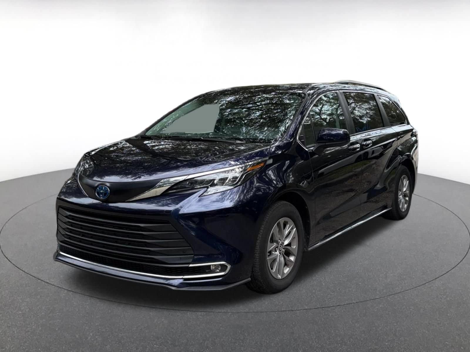 Thumbnail: 2024 Toyota Sienna - 4