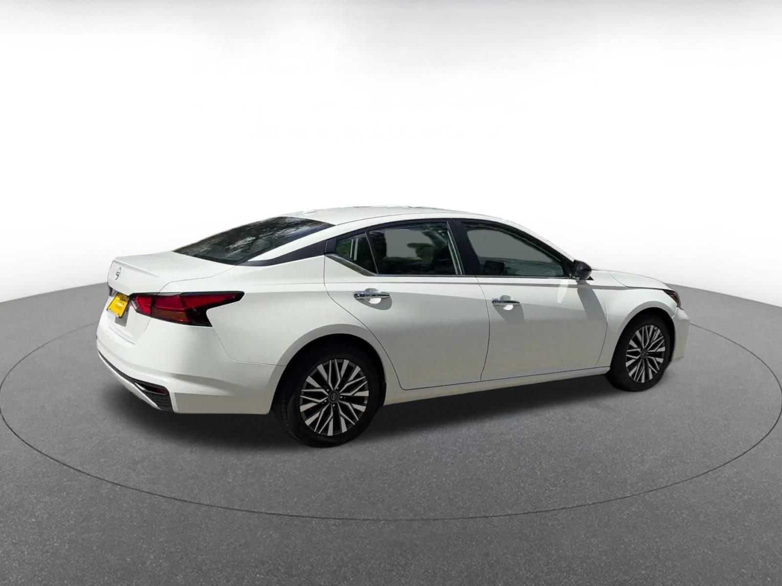 Thumbnail: 2025 Nissan Altima - 12