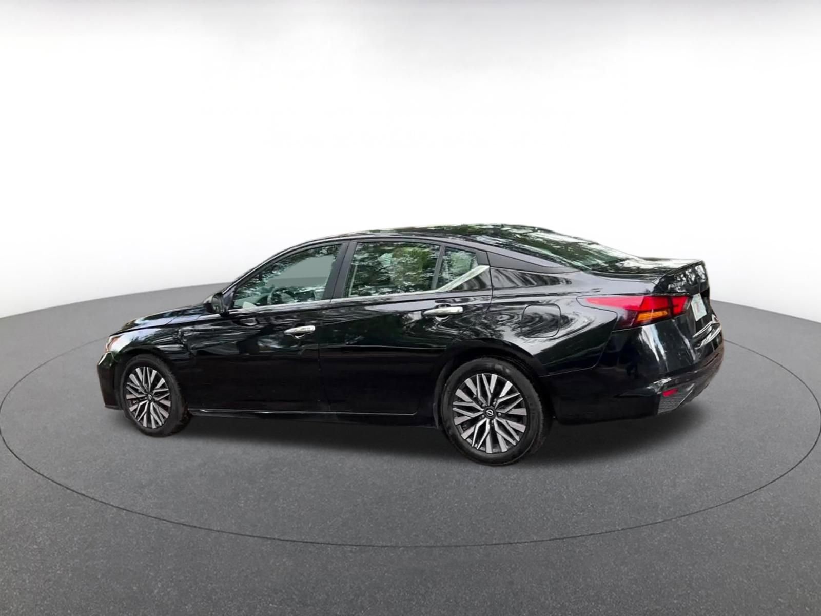 Thumbnail: 2025 Nissan Altima - 10