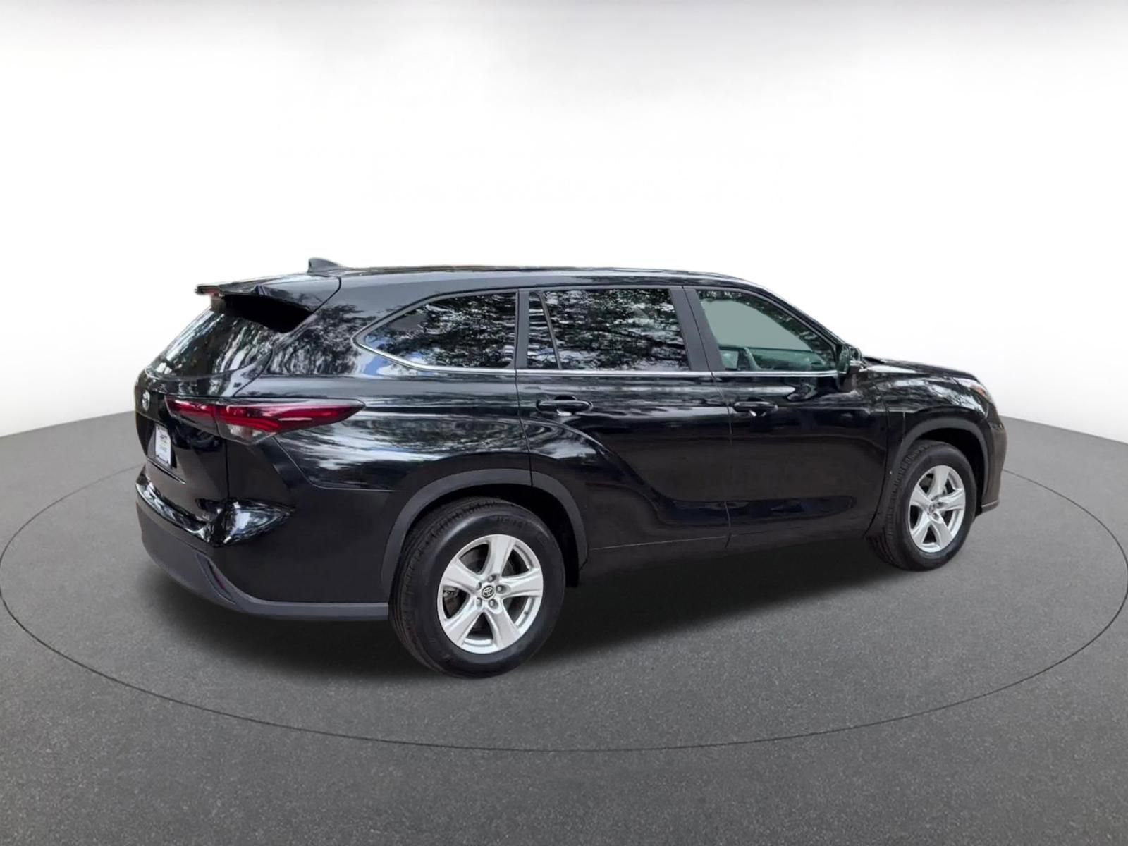 Thumbnail: 2025 Toyota Highlander - 15