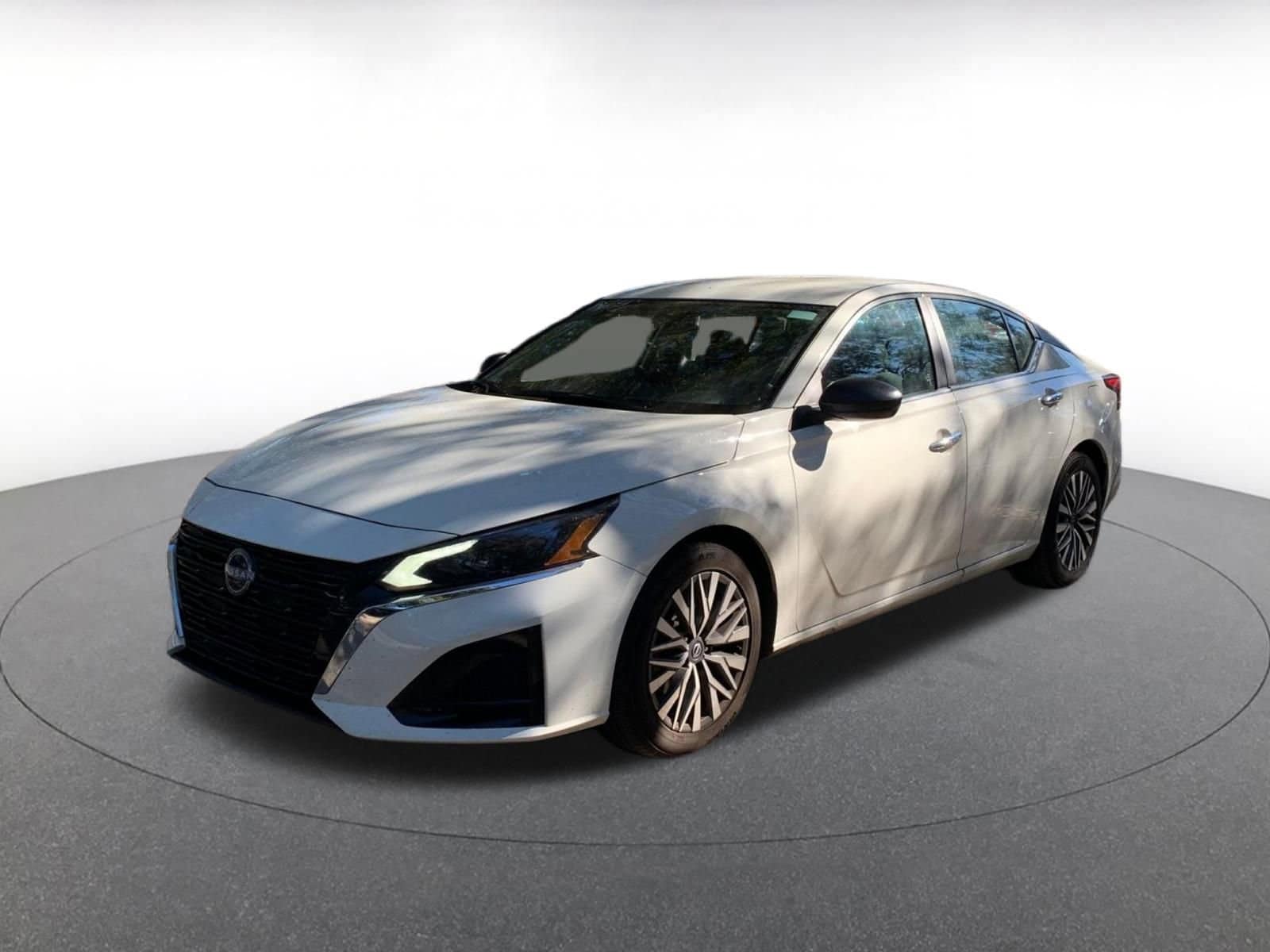 Thumbnail: 2025 Nissan Altima - 3