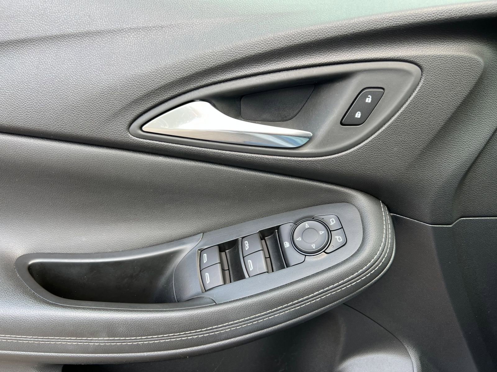 Thumbnail: 2025 Buick Encore GX - 18