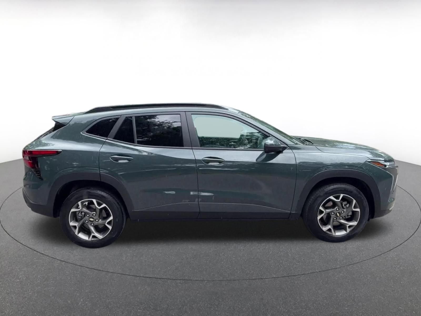 Thumbnail: 2025 Chevrolet Trax - 16
