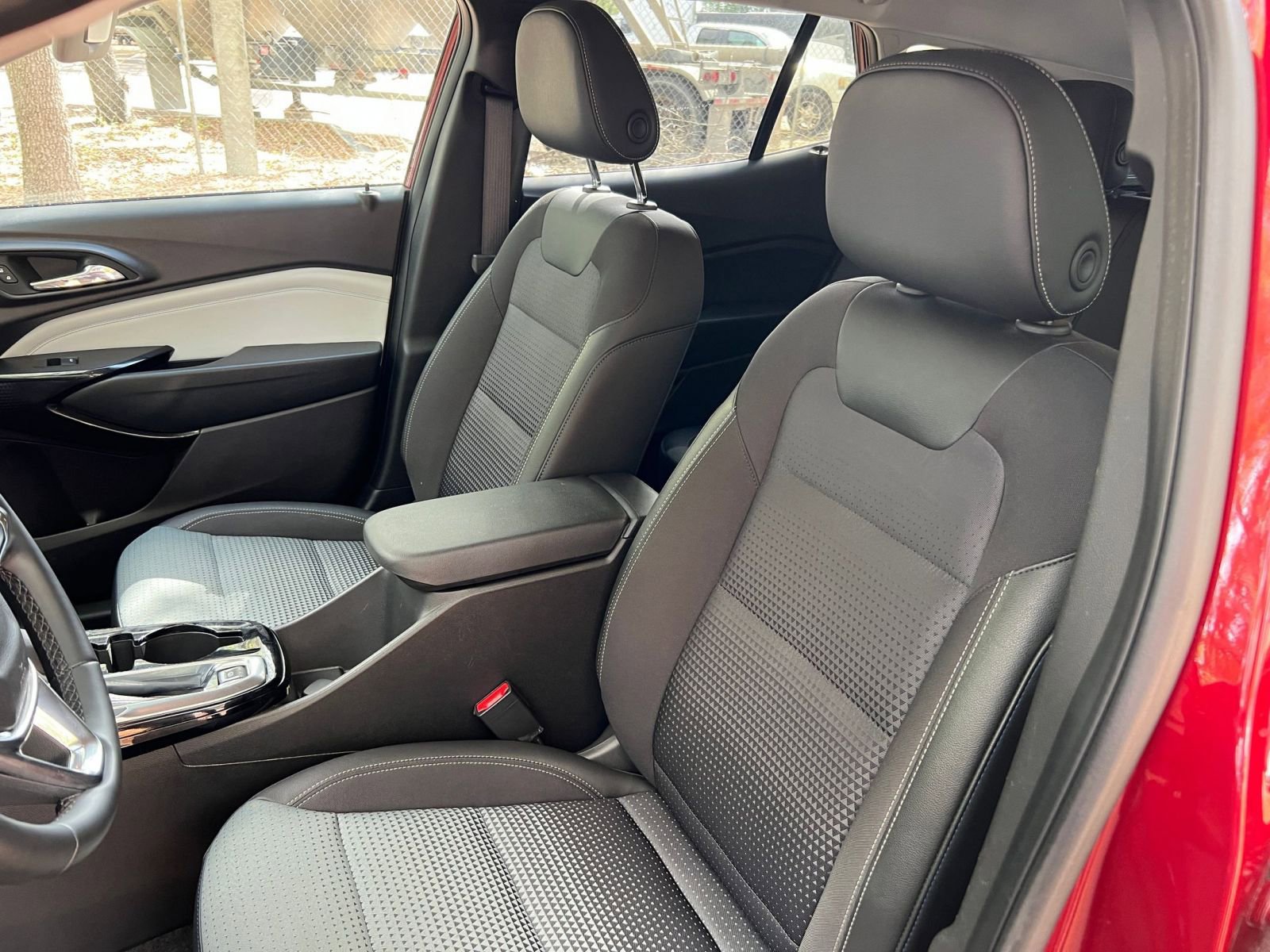 Thumbnail: 2025 Chevrolet Trax - 32