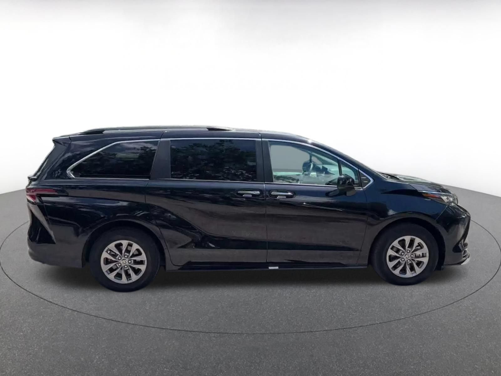 Thumbnail: 2025 Toyota Sienna - 15