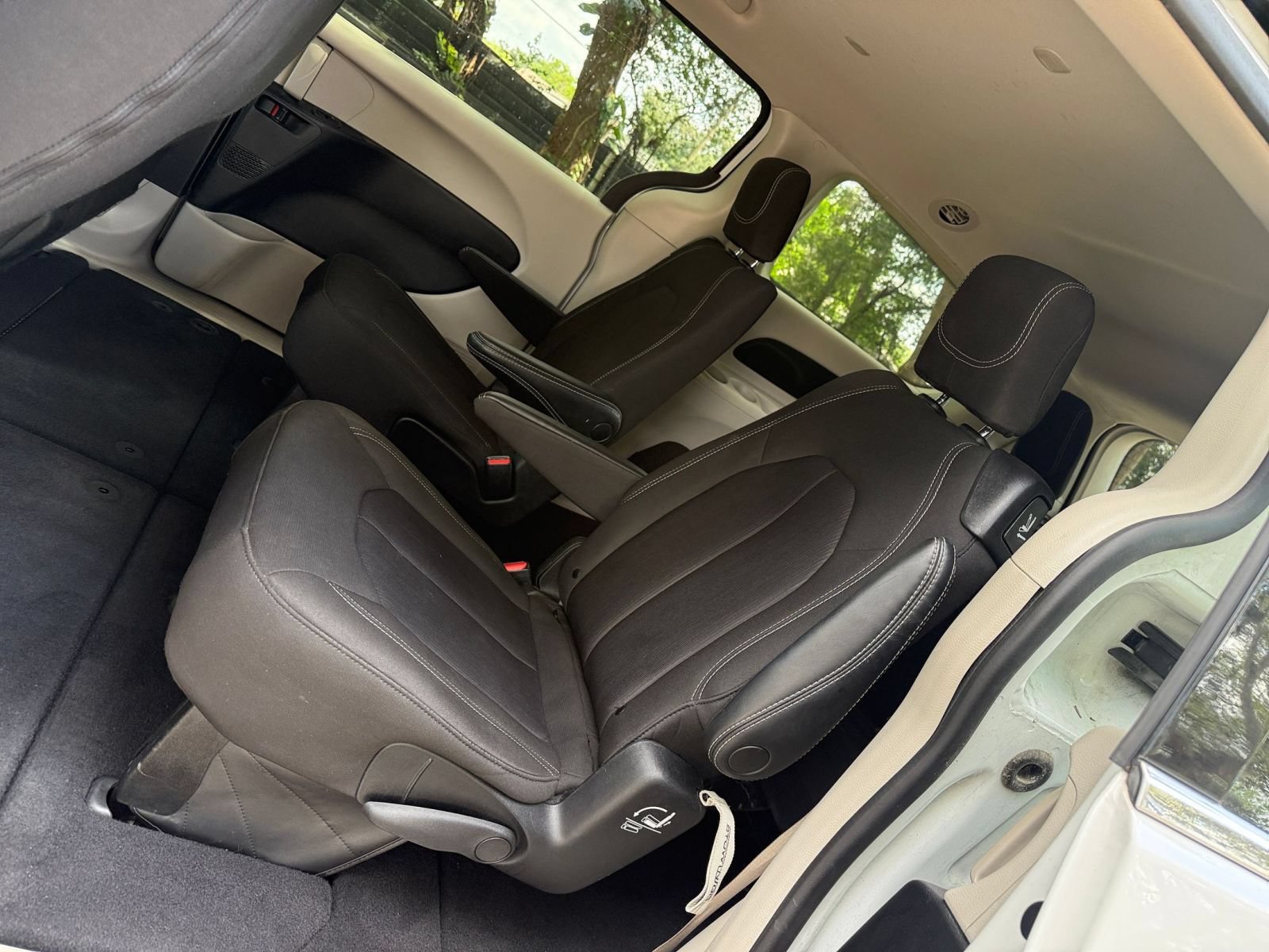 Thumbnail: 2023 Chrysler Voyager - 32