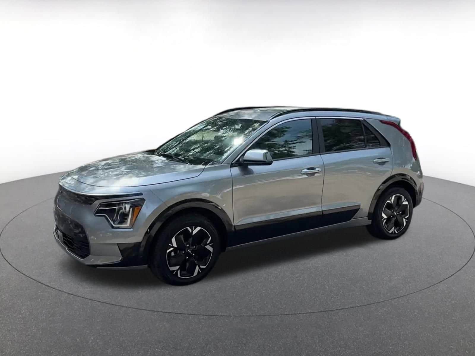 Thumbnail: 2023 Kia Niro - 8