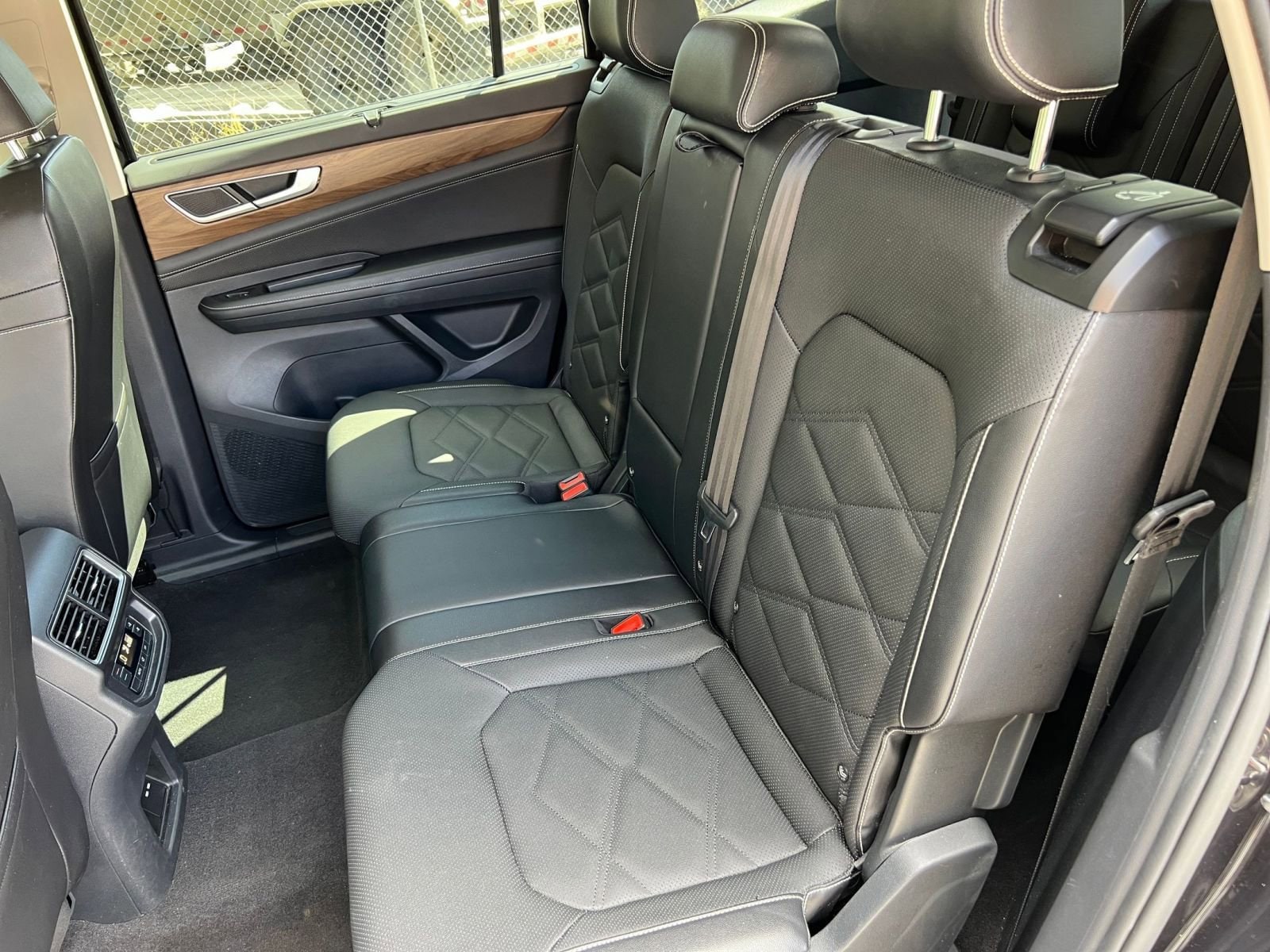 Thumbnail: 2025 Volkswagen Atlas - 32