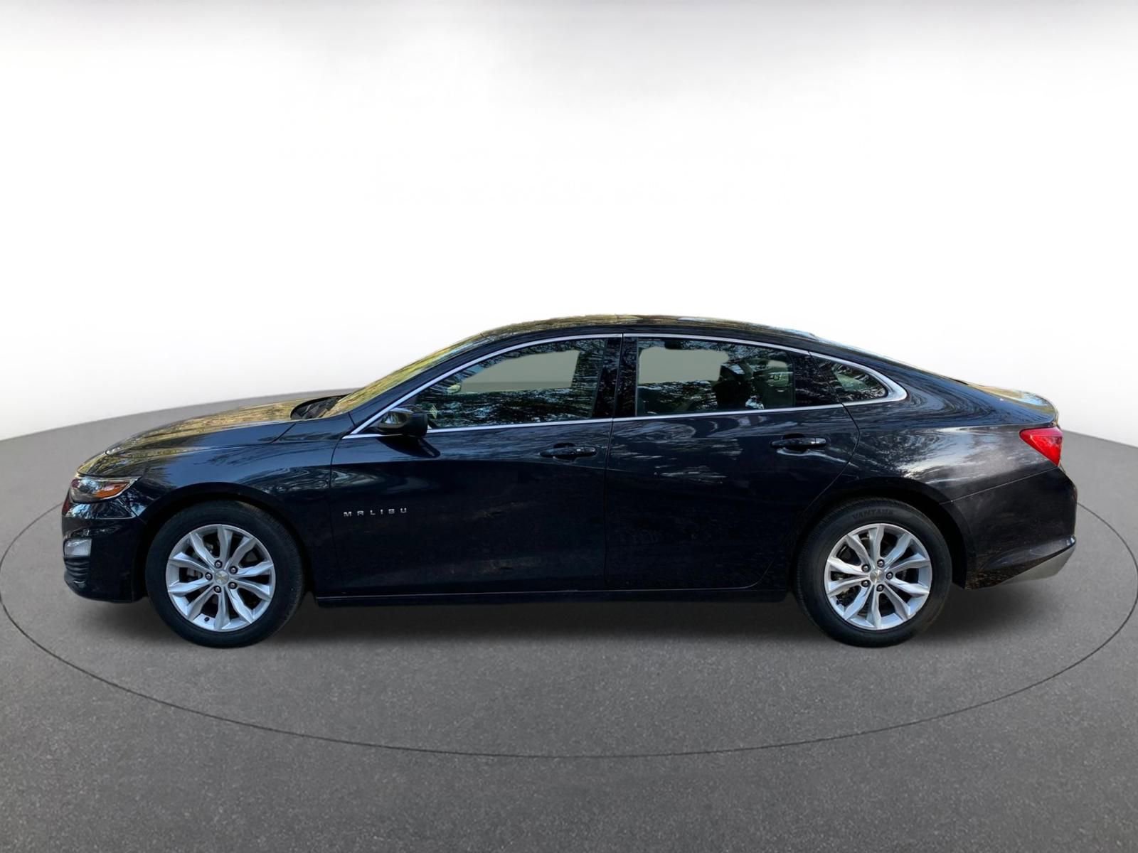 Thumbnail: 2023 Chevrolet Malibu - 4