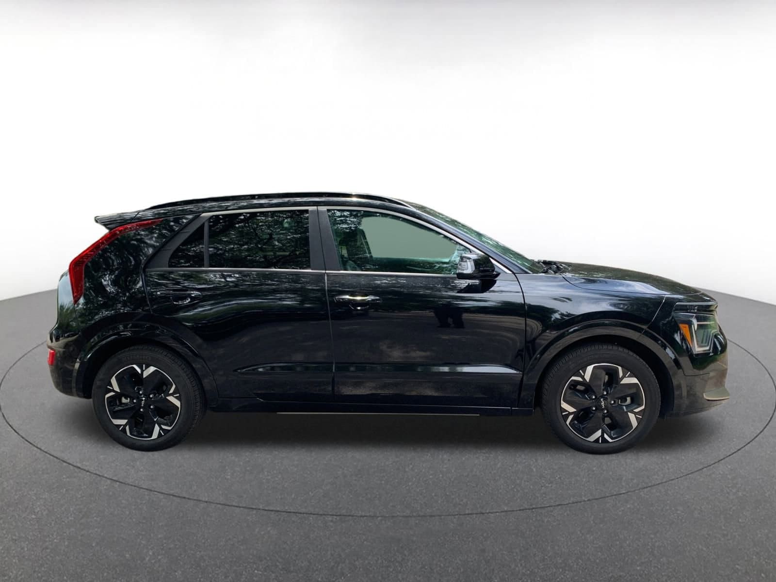 Thumbnail: 2023 Kia Niro - 8